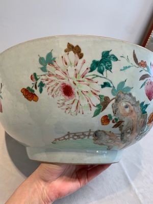 A large Chinese famille rose punch bowl with flowering and fruiting branches, Qianlong — foto 12