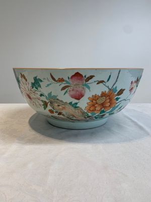 A large Chinese famille rose punch bowl with flowering and fruiting branches, Qianlong — foto 2
