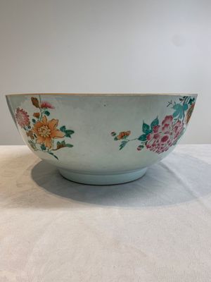 A large Chinese famille rose punch bowl with flowering and fruiting branches, Qianlong — foto 4