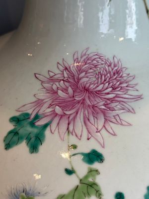 A large Chinese famille rose 'quails and chrysanthemum' 'tianqiu ping' vase, Qianlong mark, 19th C. — photo 7