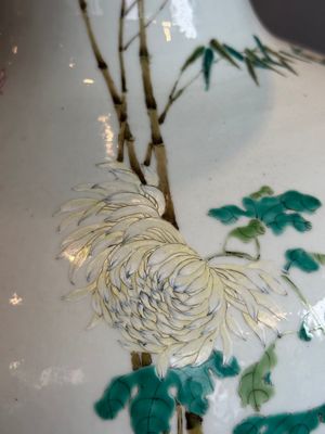A large Chinese famille rose 'quails and chrysanthemum' 'tianqiu ping' vase, Qianlong mark, 19th C. — photo 9
