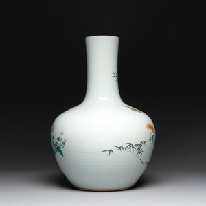 A large Chinese famille rose 'quails and chrysanthemum' 'tianqiu ping' vase, Qianlong mark, 19th C. — photo 3