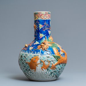 A large Chinese famille rose relief-decorated dragon and carps tianqiu ping vase, Kangxi mark, 19th C. — photo 1