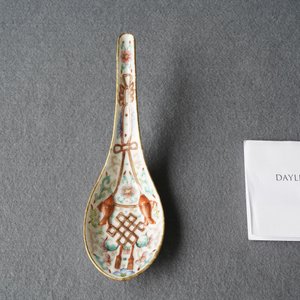 A large Chinese famille rose relief-moulded spoon, Daoguang mark and of the period — 照片 6