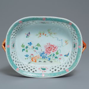 A large Chinese famille rose reticulated two-handled basket, Qianlong — photo 1