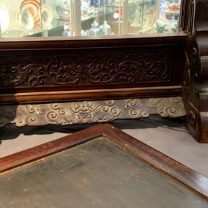 A large Chinese famille rose screen on hongmu stand, Qianlong — 照片 23
