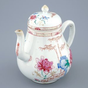A large Chinese famille rose teapot and cover, Yongzheng/Qianlong — photo 1