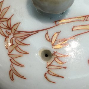 A large Chinese famille rose teapot and cover, Yongzheng/Qianlong — photo 4