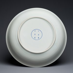 A large Chinese famille rose 'tiger hunting' dish, Yongzheng mark, Republic — 照片 2