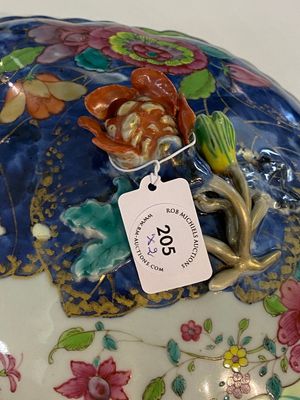 A large Chinese famille rose 'tobacco leaf' tureen and cover on stand, Qianlong — 照片 10