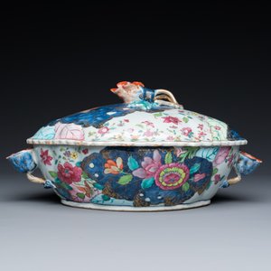 A large Chinese famille rose 'tobacco leaf' tureen and cover on stand, Qianlong — 照片 4