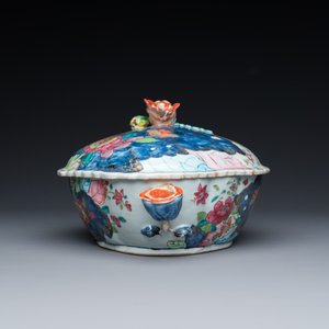 A large Chinese famille rose 'tobacco leaf' tureen and cover on stand, Qianlong — 照片 7