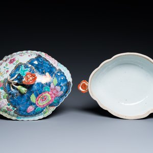 A large Chinese famille rose 'tobacco leaf' tureen and cover on stand, Qianlong — 照片 8
