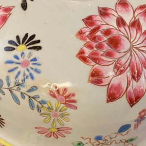 A large Chinese famille rose vase and cover with a bird on blossoming branches, Yongzheng — 照片 12