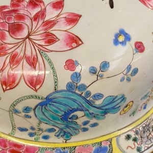 A large Chinese famille rose vase and cover with a bird on blossoming branches, Yongzheng — 照片 16