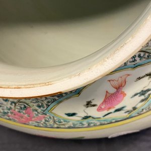 A large Chinese famille rose vase and cover with a bird on blossoming branches, Yongzheng — 照片 19
