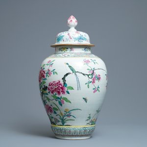 A large Chinese famille rose vase and cover with a bird on blossoming branches, Yongzheng — 照片 2