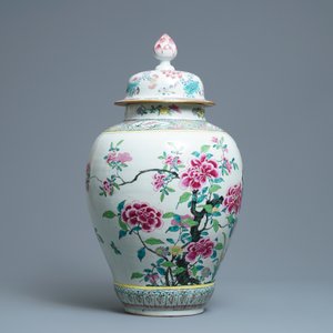 A large Chinese famille rose vase and cover with a bird on blossoming branches, Yongzheng — 照片 3