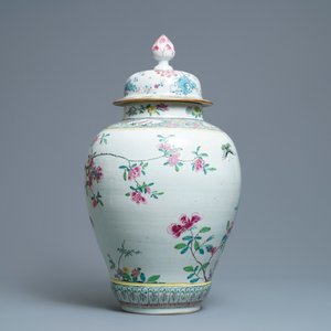 A large Chinese famille rose vase and cover with a bird on blossoming branches, Yongzheng — 照片 5