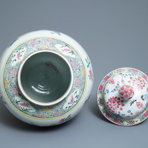A large Chinese famille rose vase and cover with a bird on blossoming branches, Yongzheng — 照片 6