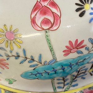 A large Chinese famille rose vase and cover with a bird on blossoming branches, Yongzheng — 照片 10