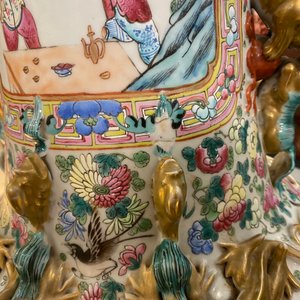 A large Chinese famille rose vase with a court scene and a battle scene, 19th C. — 照片 14