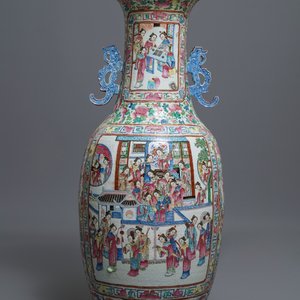 A large Chinese famille rose vase with court scenes, 19th C. — photo 4