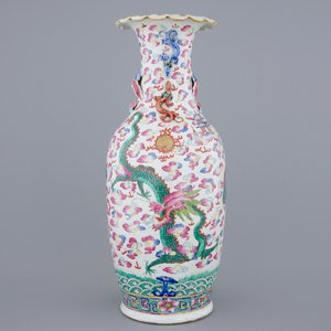 A large Chinese famille rose vase with dragons and foo dogs, 19th C. — photo 3