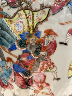 A large Chinese famille rose vase with palace scenes, 19th C. — photo 5