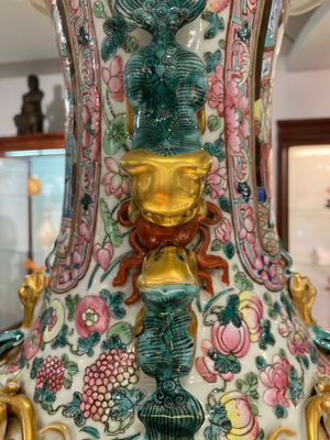 A large Chinese famille rose vase with palace scenes, 19th C. — photo 8