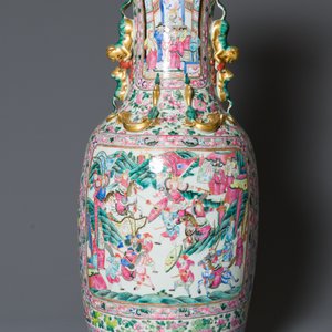 A large Chinese famille rose vase with palace scenes, 19th C. — photo 4