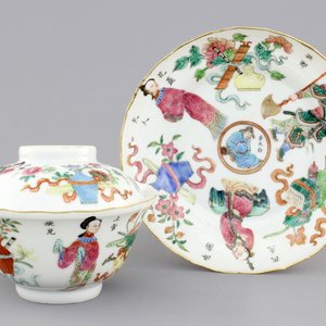 A large Chinese famille rose “Wu Shuang Pu” bowl, cover and saucer, Daoguang, 19th C. — 照片 1