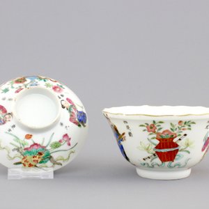 A large Chinese famille rose “Wu Shuang Pu” bowl, cover and saucer, Daoguang, 19th C. — 照片 4