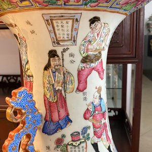 A large Chinese famille rose 'Wu Shuang Pu' vase, 19th C. — 照片 36