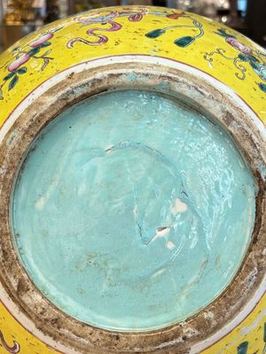 A large Chinese famille rose yellow-ground 'tianqiu ping' vase with flowers and antiquities, 19th C. — photo 15