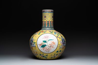 A large Chinese famille rose yellow-ground 'tianqiu ping' vase with flowers and antiquities, 19th C.