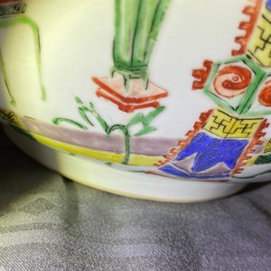 A large Chinese famille verte 'antiquities' bowl, Kangxi — 照片 21