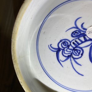 A large Chinese famille verte 'antiquities' bowl, Kangxi — 照片 22