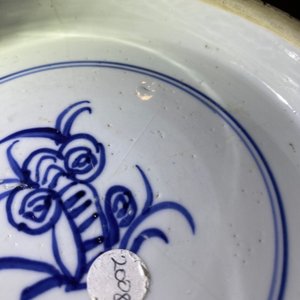 A large Chinese famille verte 'antiquities' bowl, Kangxi — 照片 23