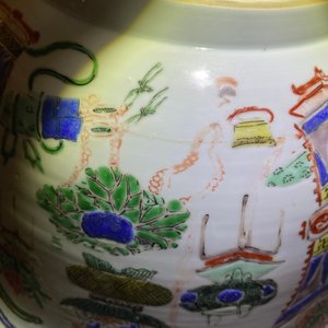 A large Chinese famille verte 'antiquities' bowl, Kangxi — 照片 25