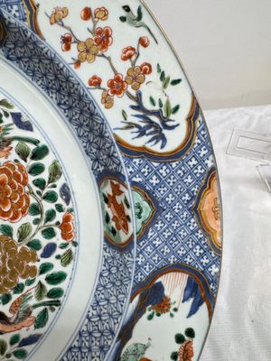A large Chinese famille verte armorial 'Provinces' dish with the arms of Henegouw, Kangxi — photo 13