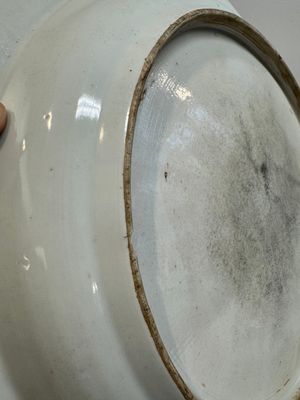A large Chinese famille verte armorial 'Provinces' dish with the arms of Henegouw, Kangxi — photo 20