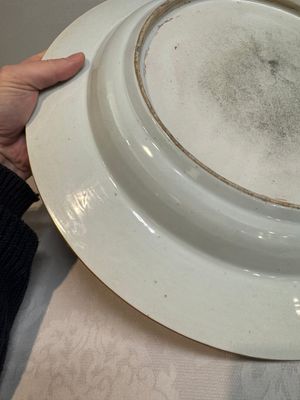 A large Chinese famille verte armorial 'Provinces' dish with the arms of Henegouw, Kangxi — photo 26