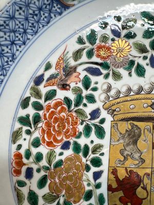 A large Chinese famille verte armorial 'Provinces' dish with the arms of Henegouw, Kangxi — photo 4