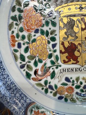 A large Chinese famille verte armorial 'Provinces' dish with the arms of Henegouw, Kangxi — photo 9