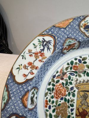 A large Chinese famille verte armorial 'Provinces' dish with the arms of Henegouw, Kangxi — photo 10