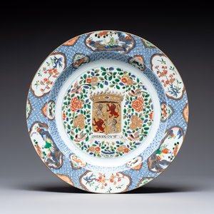 A large Chinese famille verte armorial 'Provinces' dish with the arms of Henegouw, Kangxi — photo 1