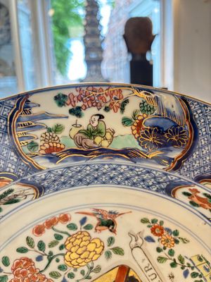 A large Chinese famille verte armorial 'Provinces' dish with the arms of Namur, Kangxi, ca. 1720 — 照片 5