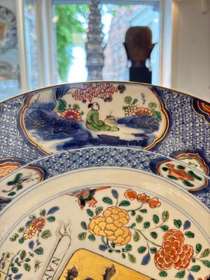 A large Chinese famille verte armorial 'Provinces' dish with the arms of Namur, Kangxi, ca. 1720 — 照片 7