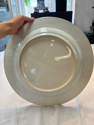 A large Chinese famille verte armorial 'Provinces' dish with the arms of Namur, Kangxi, ca. 1720 — 照片 9